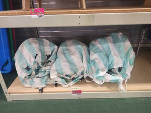 lot 20105 image: (33) Laundry Bags