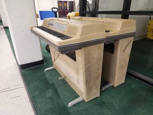 lot 20136 image: Wurlitzer Student Electronic Piano with Stand