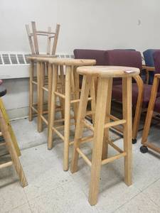 lot 20166 image: Set of Wooden Bar Stools