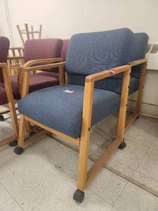 lot 20168 image: Office Chair and Bookshelf Set