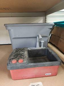 lot 20184 image: Little Tikes Play Kitchen with Accessories