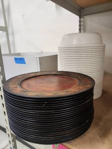 lot 20191 image: Decorative Dinner Plates with Embossed Leaf Pattern