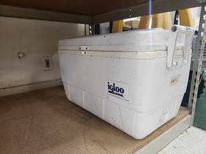 lot 20196 image: Igloo Legend Marine Cooler with Handles