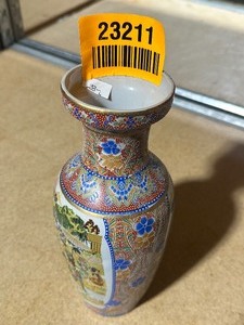 lot 23211 image: Vintage Vase Decor