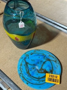 lot 23212 image: Glass Plate & Vase Decor