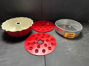 lot 23229 image: Bunt Cake Mold Set