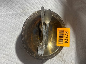 lot 27774 image: Antique Oneida Silversmiths w Forks & Spoons