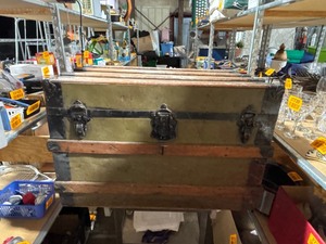 lot 27770 image: Vintage Chest