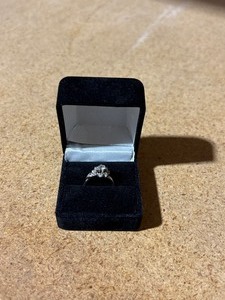 lot 27758 image: Womens Flower Cluster Ring