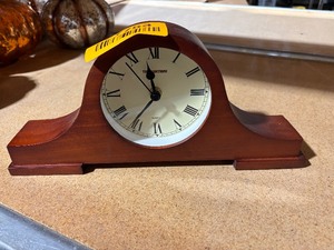 lot 27753 image: Vintage Wooden Mantel Clock