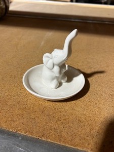 lot 27751 image: Glass Elephant Jewelry Holder