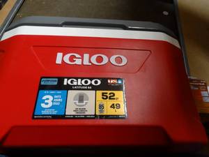 lot 23108 image: Red Igloo Cooler