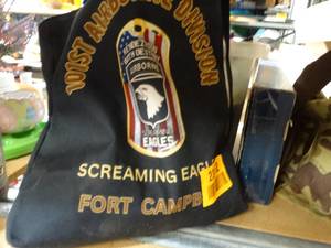 lot 23112 image: 101st Airborne Division Bag w Chiefs Apparel