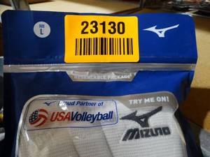 lot 23130 image: New Mizuno SL2 Volleyball Knee Pads