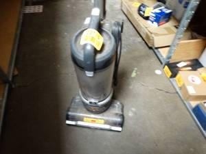 lot 23176 image: Hoover Wind Tunnel Vacuum Cleaner