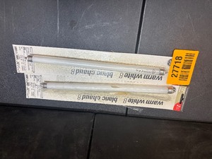 lot 27718 image: 2 White Warm 8 Lights