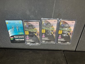 lot 27721 image: 4 New 10w Landscaping Light Bulbs