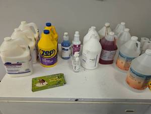 lot 19 image: Commercial Cleaning Supplies Lot  - Retail $149