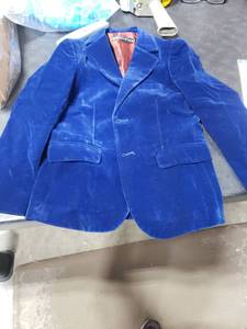 lot 8453 image: Yuan Lu Royal Blue Velvet Blazer with Metal Buttons 6Y - Retail $45