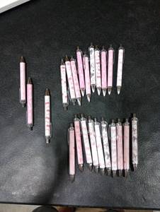 lot 8631 image: 23ct Pink Bow Pattern Pens