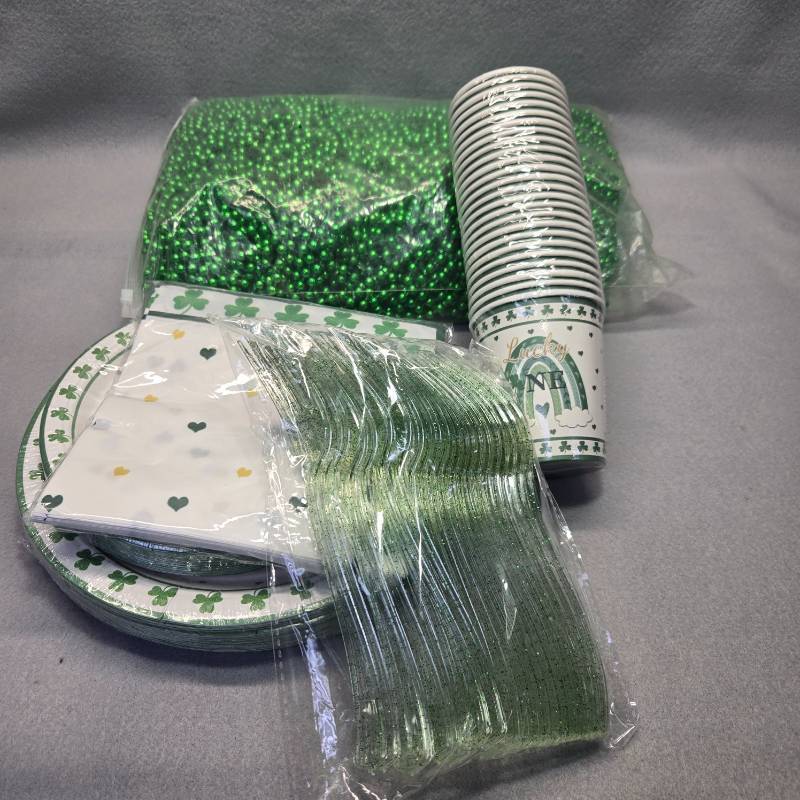 lot 206 image: St. Patricks Day Party Supply Bundle