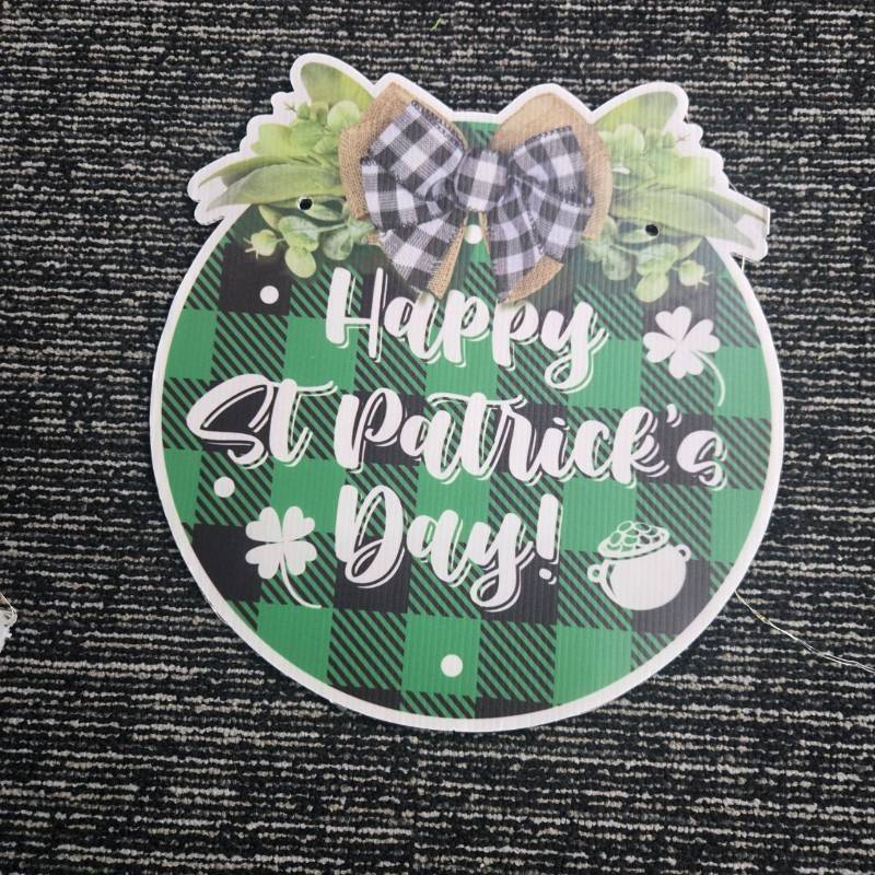 lot 254 image: St. Patricks Day LED Light Up Sign