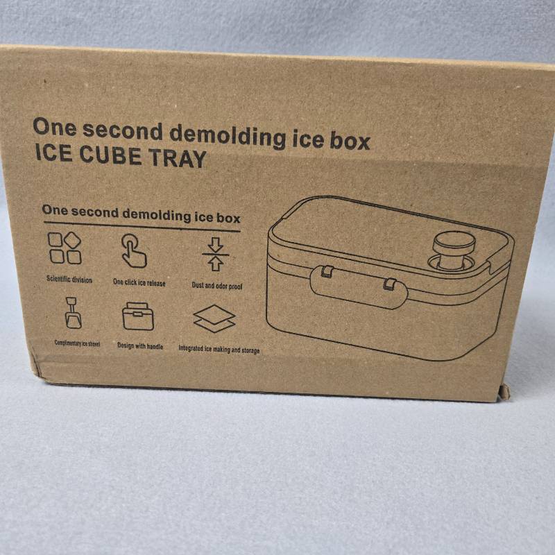 lot 141 image: Quick Release Ice Cube Tray with Scoop