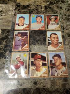 lot 309 image: 8pk 1962 Topps Baseball Cards Various Teams and Players