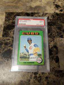 lot 353 image: 1975 Topps Mini Vic Harris Chicago Cubs Baseball Card