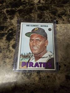 lot 365 image: 1967 Topps Bob Clemente Pittsburgh Pirates Baseball Card