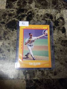 lot 370 image: 1988 Score Tom Glavine Atlanta Braves Rookie Baseball Card
