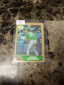 lot 420 image: 1987 Topps Mark McGwire Oakland Athletics Rookie Baseball Card