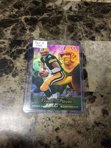 lot 427 image: 1998 Fleer Showstopper Row 2 Style Brett Favre Green Bay Packers Football Card