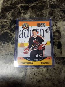 lot 517 image: 1990 NHL Pro Set Steve Yzerman Detroit Red Wings Hockey Card