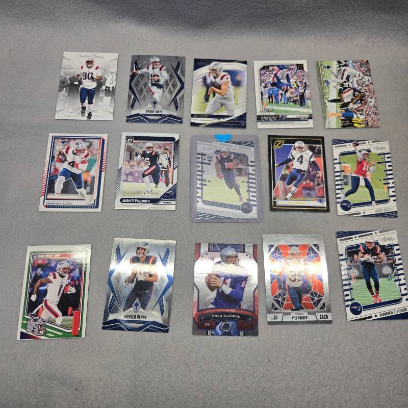 lot 365 image: New England Patriots Football Trading Card Collection, 15 Cards