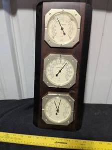 lot 29 image: Sunbeam Weather Station Wall Mount