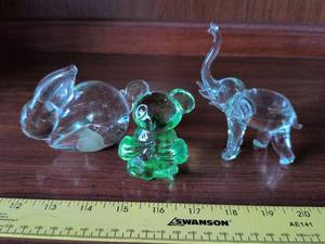 lot 37 image: Clear and Green Glass Miniature Elephant, Rabbit , and Bear Figurine
