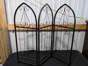 lot 52 image: Decorative Black Metal Candle Holder Fire Screen