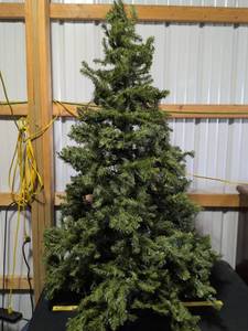 lot 55 image: 5 ft Pre-lit Artificial Christmas Tree