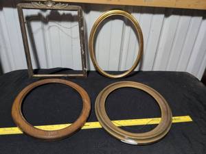 lot 69 image: Vintage Picture Frames