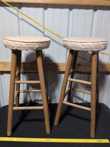 lot 84 image: Set of 2 Wooden Bar Stools with Fabric Cushions