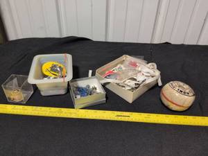 lot 92 image: Sewing Accessories