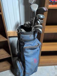 lot 98 image: Golf Clubs In Golf Bag
