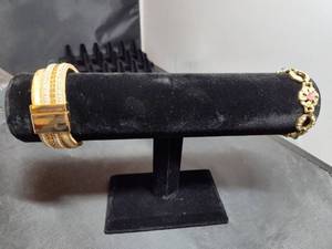 lot 123 image: Gold Tone Crystal Flower Link Bracelet Set