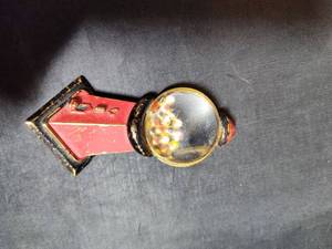 lot 125 image: Gumball shirt pin