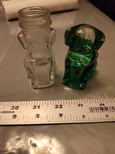 lot 157 image: 2 glass dogs