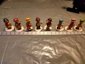 lot 175 image: Set of 8 Decorative Country Life Figurines