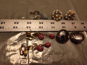 lot 177 image: Mixed Lot Costume Jewelry Earrings