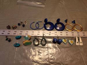 lot 192 image: Fashion Earring Collection - 8 Pairs