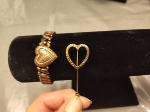 lot 196 image: Sweetheart Expansion Bracelet with Heart Pin Set